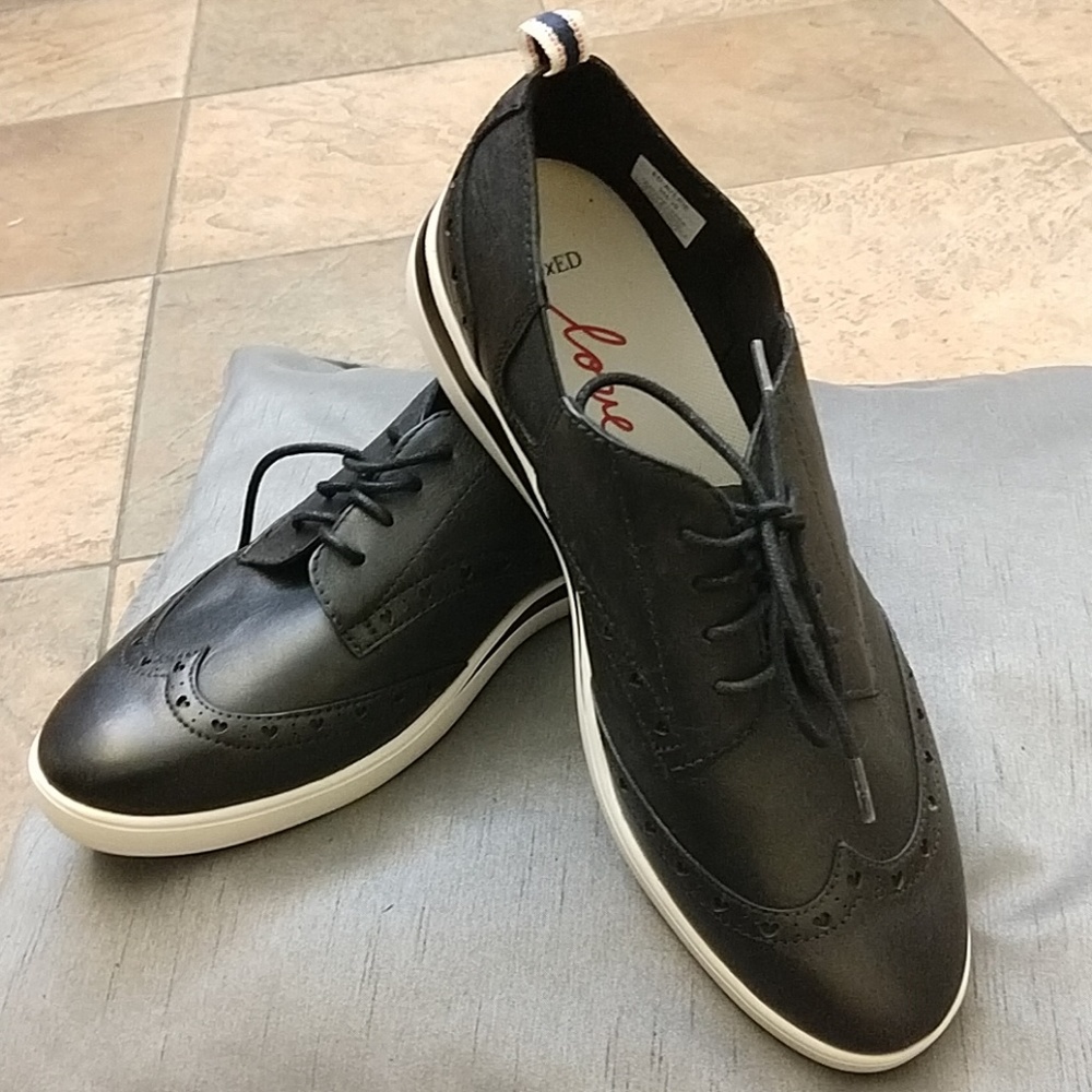 NEW Women's 9M Ellen DeGeneres leather oxfords